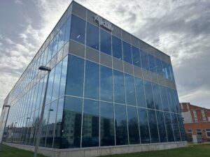 Privaatsuskiled, Päikesekaitsekiled, Toonkile, Energiakile, 3M kiled, 3M Prestige 40, 3M Prestige 70 Klaaspakett hind, Päikest peegeldavad kardinad, Akende kiletamine Tartus, Privaatsus aknakile, Energiasääst, Rulood Tartu, Rulood akna külge, Akende kiletamine