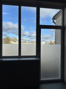 Privaatsuskiled, Päikesekaitsekile, Toonkile, Energiakile, Infinity Films, Infinity Films Nano 60, Infinity Films Nano 30, Infinity Films Titan 60, Klaaspakett hind, Päikest peegeldavad kardinad, Akende kiletamine Tartus, Privaatsus aknakile, Energiasääst, Rulood Tartu, Rulood akna külge, Akende kiletamine